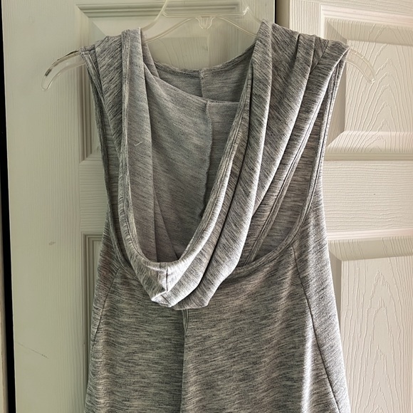 Workout top - Picture 2 of 4